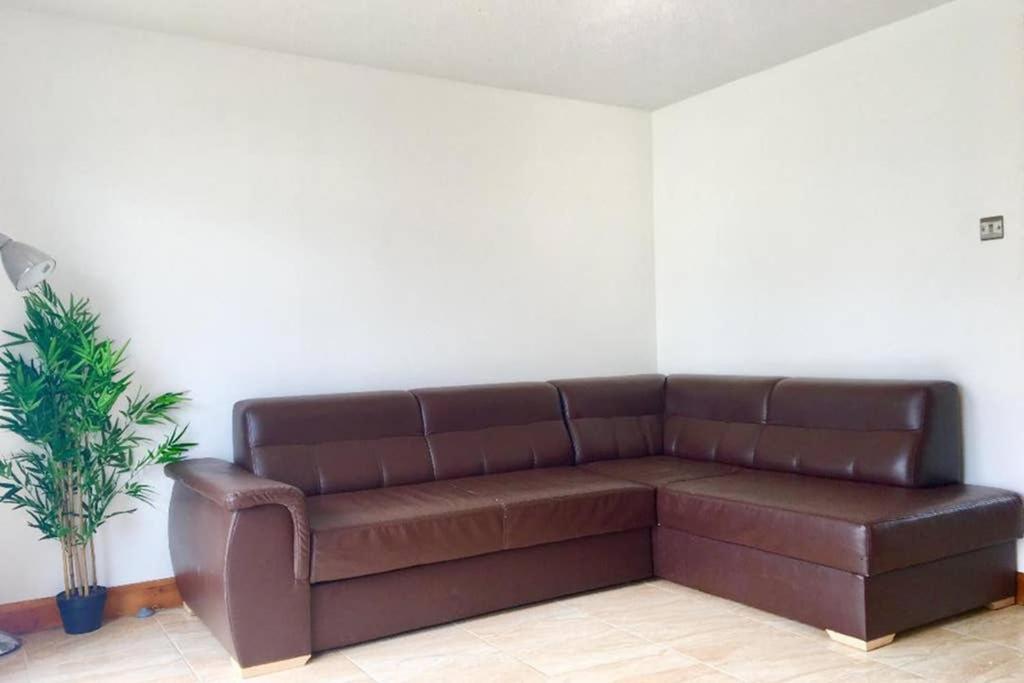 Amazing With Pool, Clubhouse, Arcade, Bar, Cafe And Entertainment Onsite *